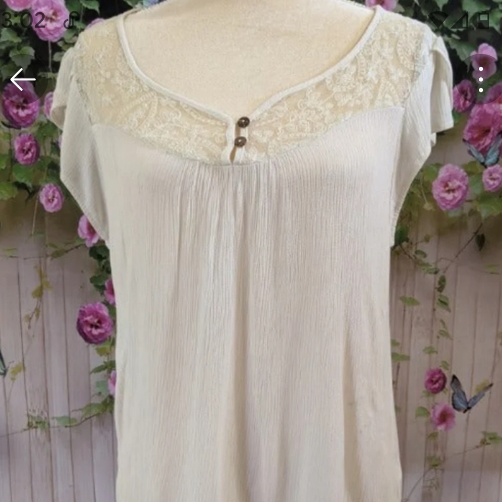 - SOLD - Short Sleeve Lace Top